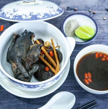 GÀ ÁC TIỀM 11 VỊ THUỐC BẮC